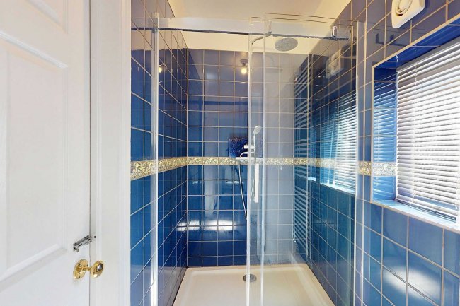 2 Thornbury Road, Isleworth TW7 4HG 25