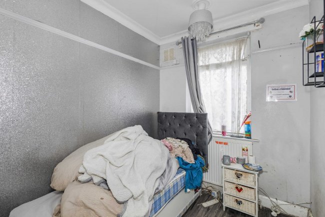 53 Hillborough Road, Luton LU1 5EY 10