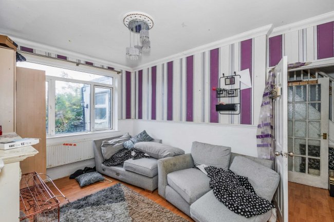 53 Hillborough Road, Luton LU1 5EY 10