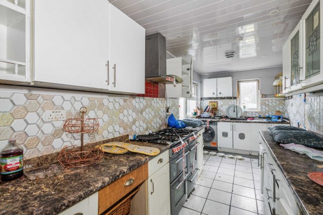 53 Hillborough Road, Luton LU1 5EY 10