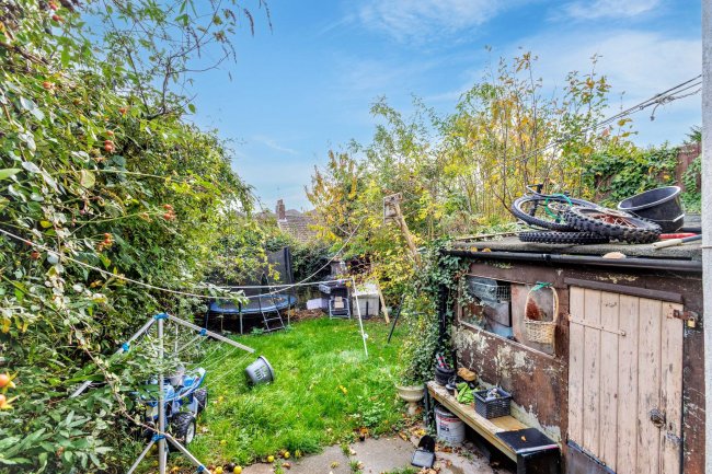 53 Hillborough Road, Luton LU1 5EY 10