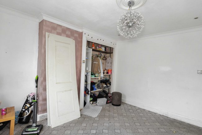 53 Hillborough Road, Luton LU1 5EY 10