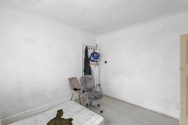 53 Hillborough Road, Luton LU1 5EY 10