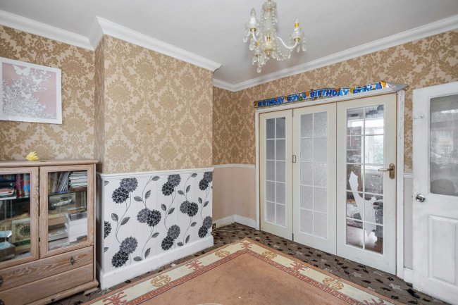 53 Hillborough Road, Luton LU1 5EY 10