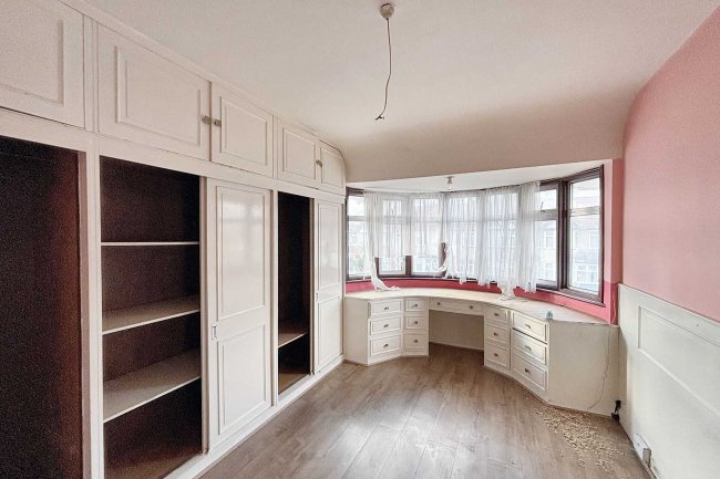 15 Glebe Avenue, Harrow HA3 9LG 7