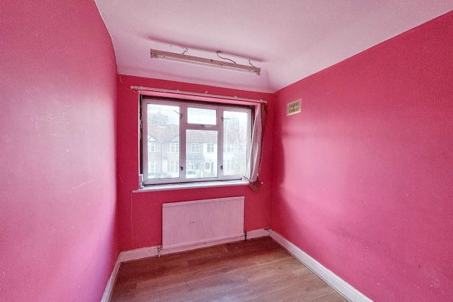 15 Glebe Avenue, Harrow HA3 9LG 7