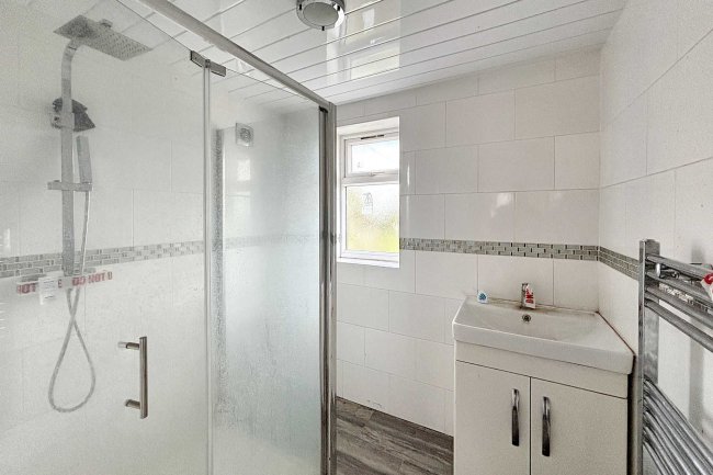 15 Glebe Avenue, Harrow HA3 9LG 7