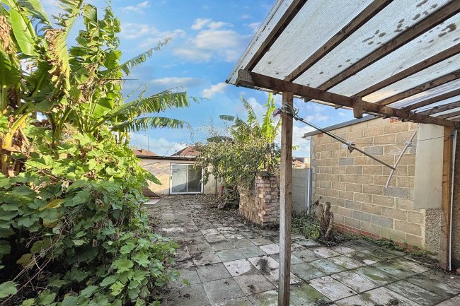 15 Glebe Avenue, Harrow HA3 9LG 7