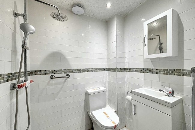 15 Glebe Avenue, Harrow HA3 9LG 7