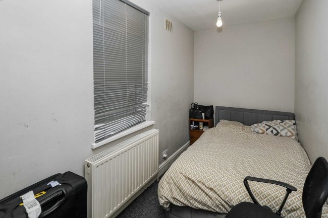 1A Goodmayes Lane, Ilford, Essex, IG3 9PB 5