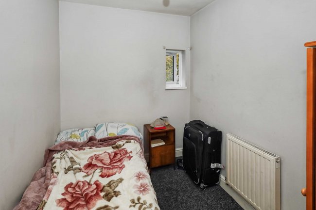 1A Goodmayes Lane, Ilford, Essex, IG3 9PB 5