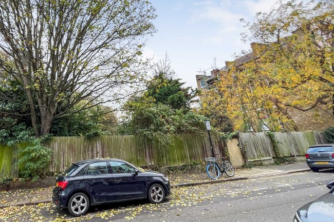 Land on Waldemar Avenue, Fulham, London, SW6 5LU 4