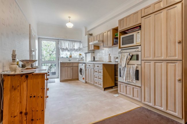 9/9a The Square, Swanage, Dorset, BH19 2LJ 6