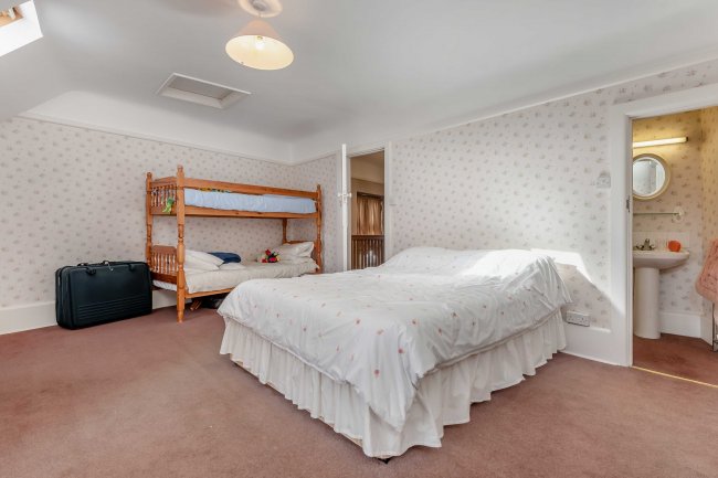 9/9a The Square, Swanage, Dorset, BH19 2LJ 6