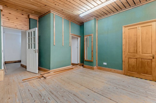 9/9a The Square, Swanage, Dorset, BH19 2LJ 6