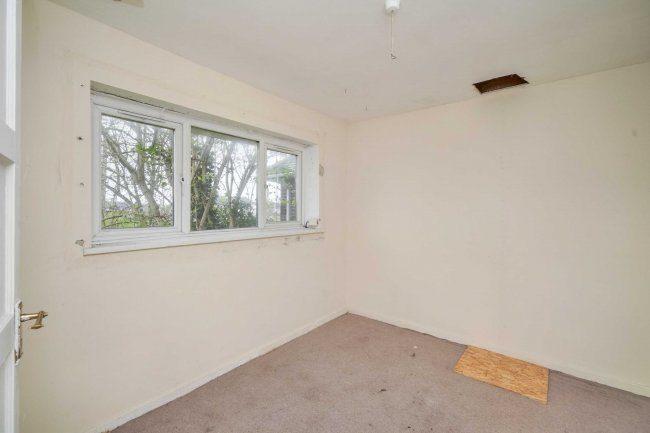 15 Monarch Close, Feltham TW14 8BB 5