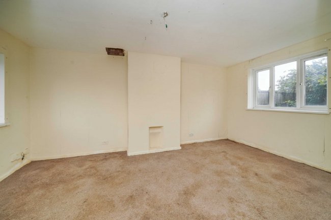 15 Monarch Close, Feltham TW14 8BB 5