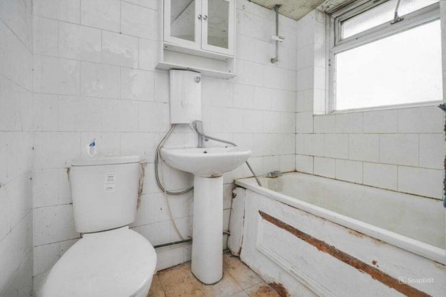 15 Monarch Close, Feltham TW14 8BB 5