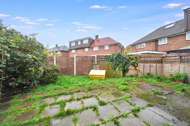 15 Monarch Close, Feltham TW14 8BB 5