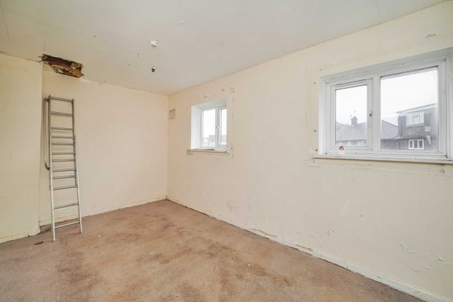 15 Monarch Close, Feltham TW14 8BB 5