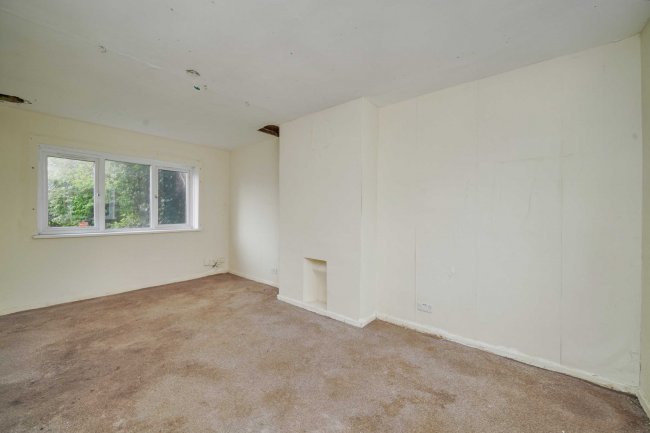 15 Monarch Close, Feltham TW14 8BB 5