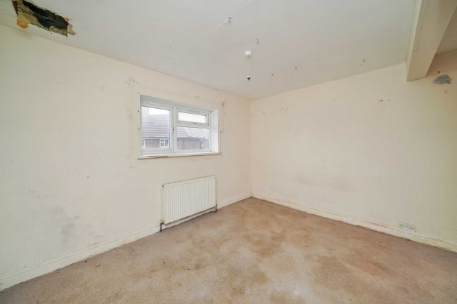 15 Monarch Close, Feltham TW14 8BB 5