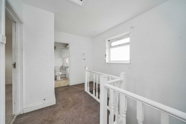 15 Monarch Close, Feltham TW14 8BB 5