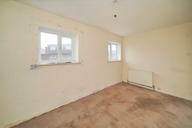 15 Monarch Close, Feltham TW14 8BB 5