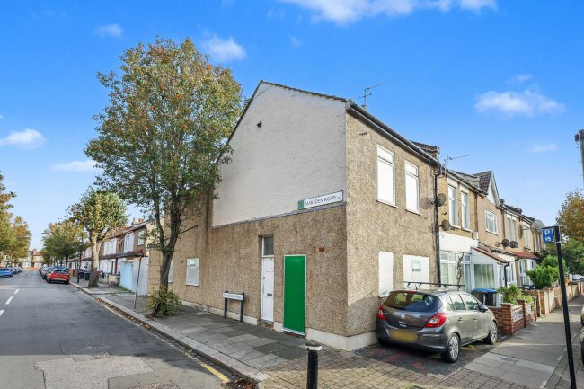 69 Town Road London, N9 0SJ 2