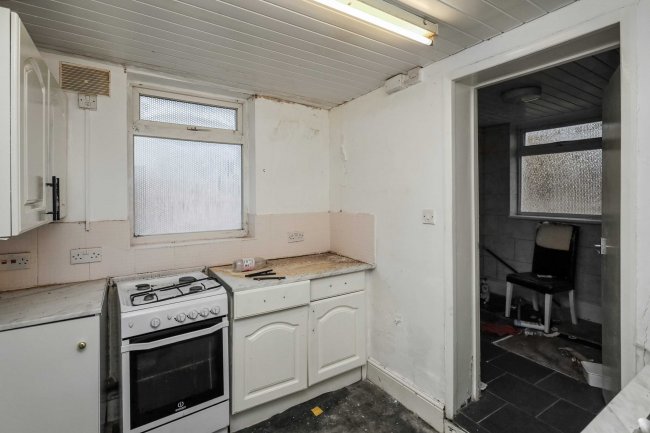 69 Town Road London, N9 0SJ 2