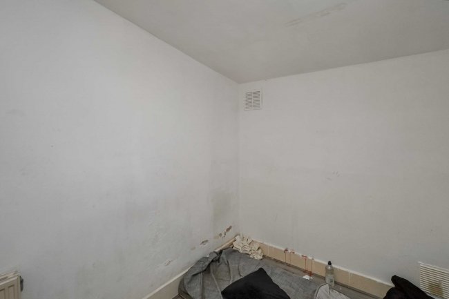 69 Town Road London, N9 0SJ 2