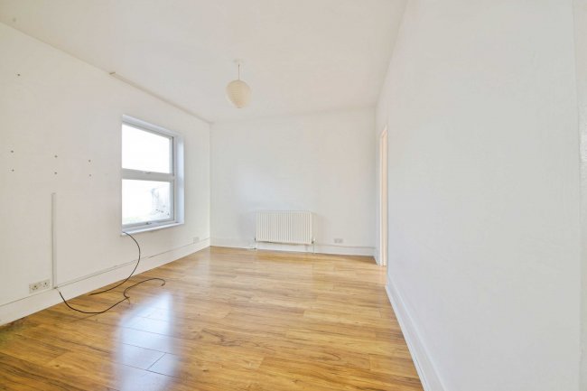 69 Town Road London, N9 0SJ 2