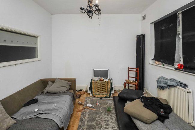 69 Town Road London, N9 0SJ 2