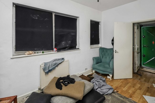 69 Town Road London, N9 0SJ 2