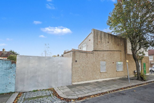 69 Town Road London, N9 0SJ 2