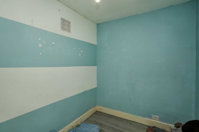 69 Town Road London, N9 0SJ 2