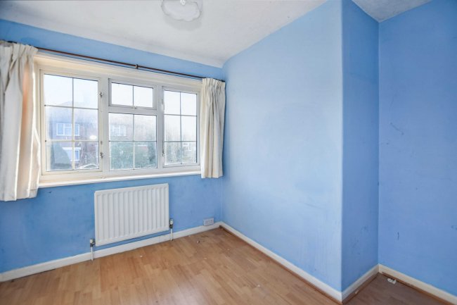 19 Escott Gardens, Mottingham, London, SE9 4BQ 9