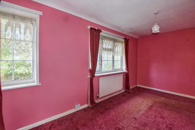 19 Escott Gardens, Mottingham, London, SE9 4BQ 9
