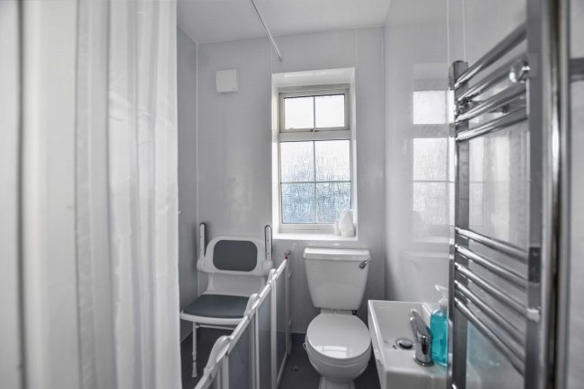 19 Escott Gardens, Mottingham, London, SE9 4BQ 9