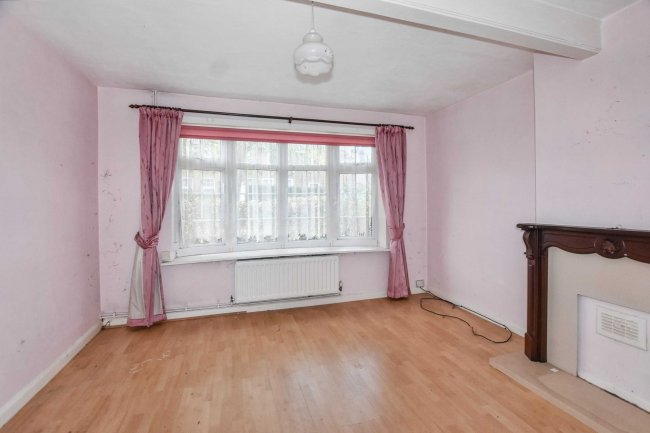 19 Escott Gardens, Mottingham, London, SE9 4BQ 9