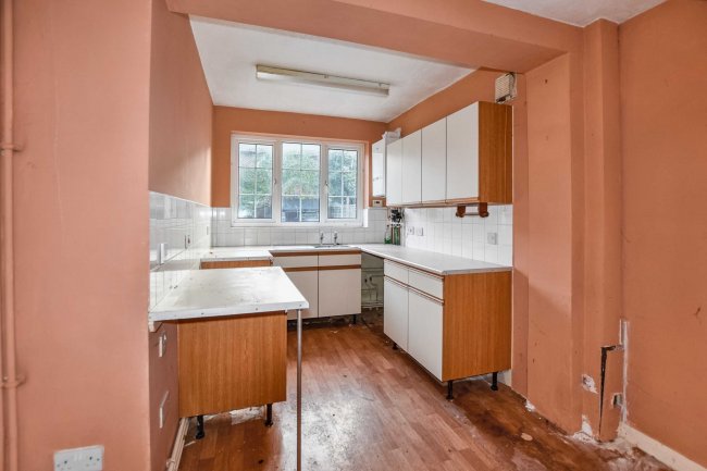 19 Escott Gardens, Mottingham, London, SE9 4BQ 9