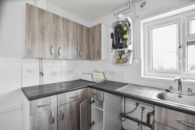 23 Heath Road, Crayford, Dartford, DA1 3NP 6