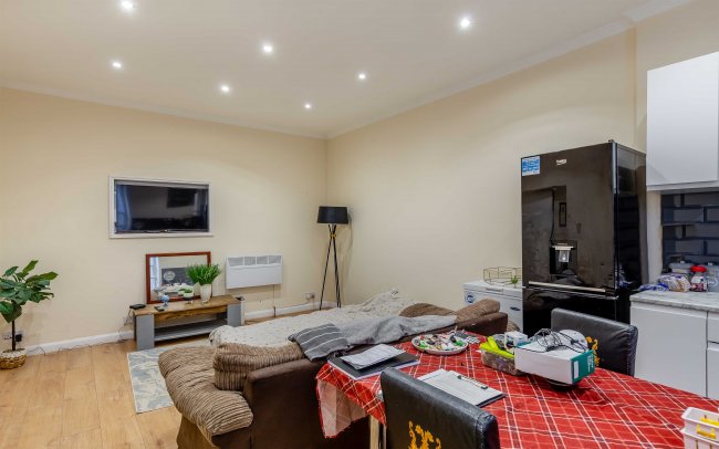 37-41 Bank Street, Newquay, Cornwall, TR7 1DJ 2