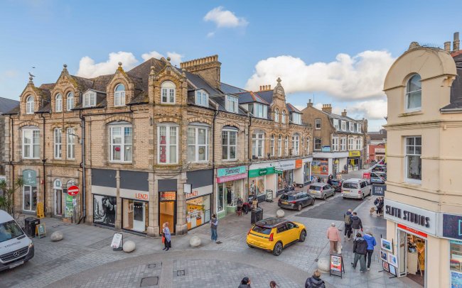 37-41 Bank Street, Newquay, Cornwall, TR7 1DJ 2