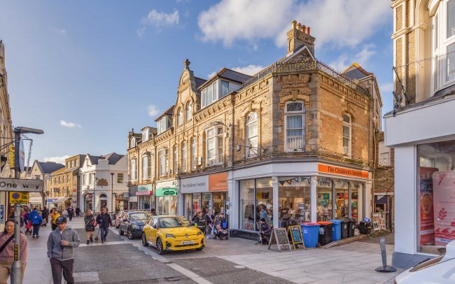 37-41 Bank Street, Newquay, Cornwall, TR7 1DJ 2