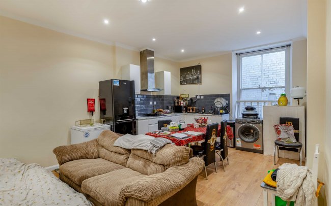 37-41 Bank Street, Newquay, Cornwall, TR7 1DJ 2