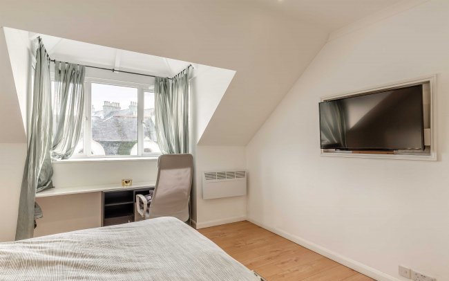 37-41 Bank Street, Newquay, Cornwall, TR7 1DJ 2