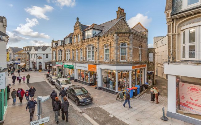 37-41 Bank Street, Newquay, Cornwall, TR7 1DJ 2