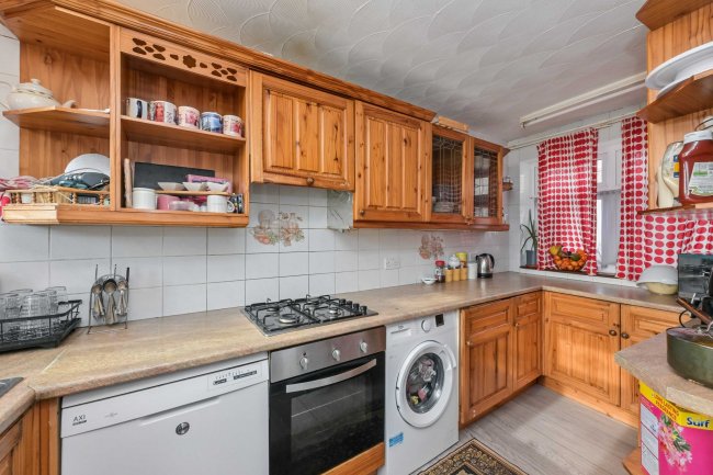 874 Green Lane, Dagenham, London, RM8 1BX 9