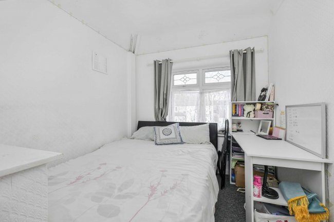 874 Green Lane, Dagenham, London, RM8 1BX 9